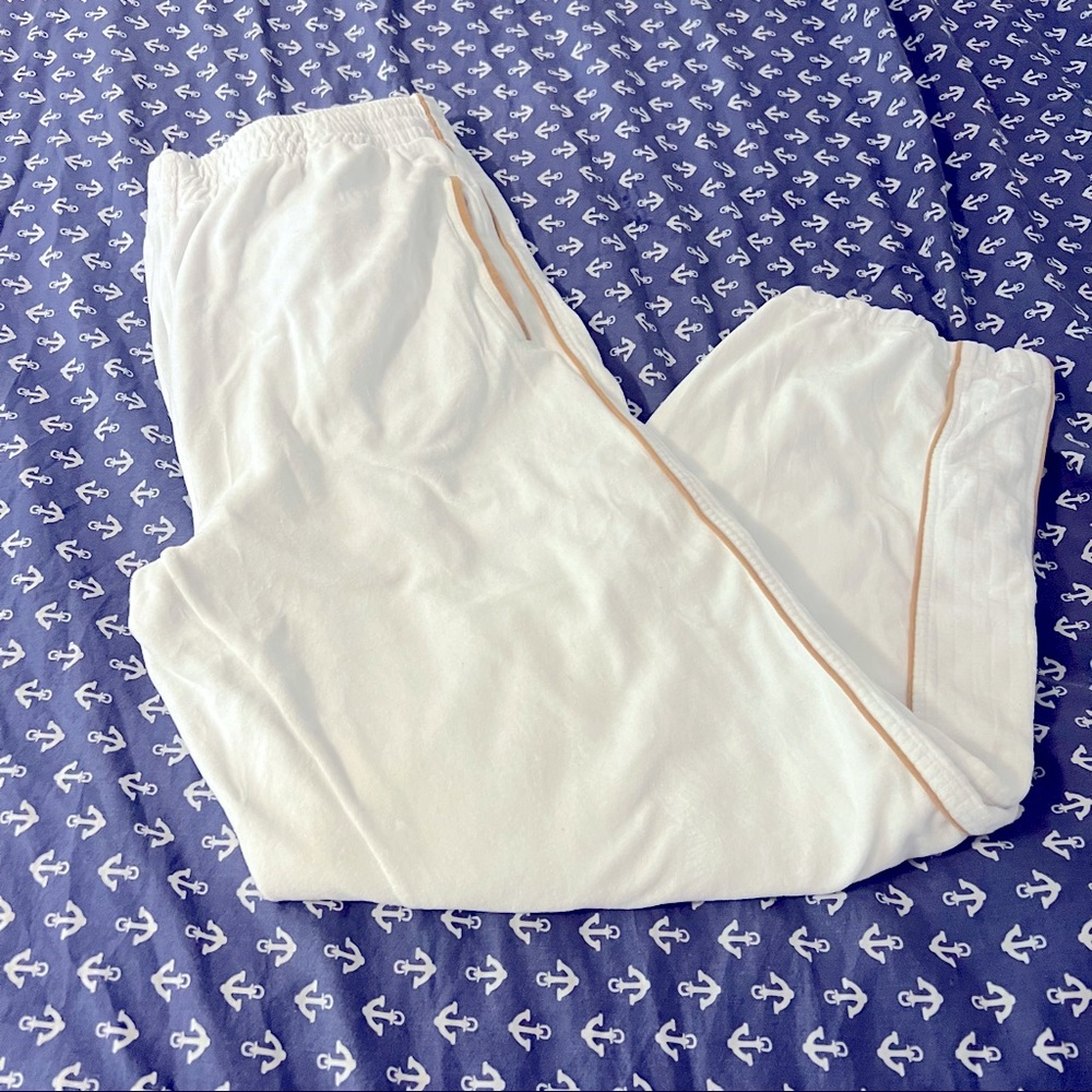 White Footlocker jogging pants
